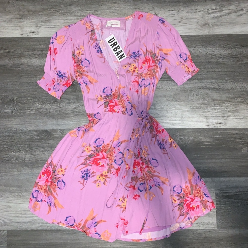 NWT Urban Outfitters Anna Crepe Pink Floral Mini Dress Extra Small and Small